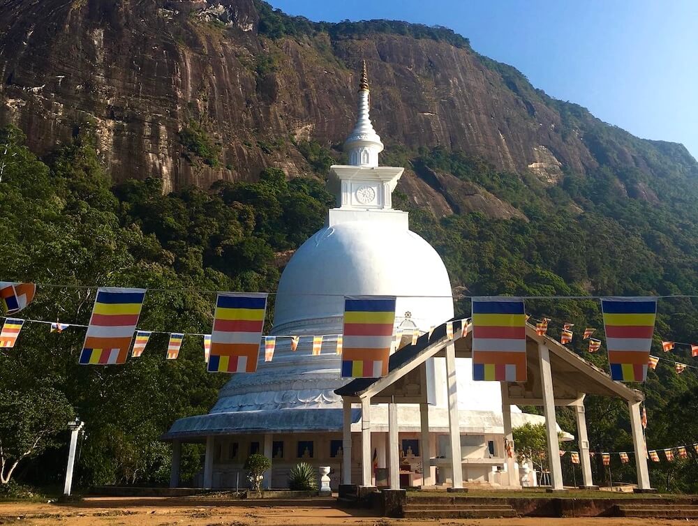 Boeddhistische tempel bij Adam's Peak Sri Lanka